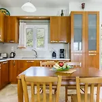 Glyna House