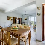 Glyna House