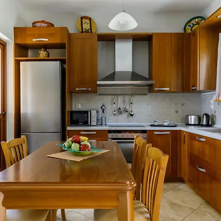 Glyna House