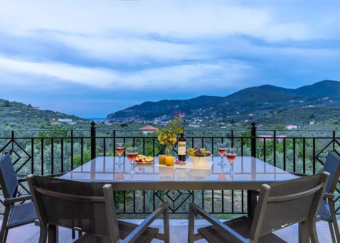 Holiday home Glyna House *